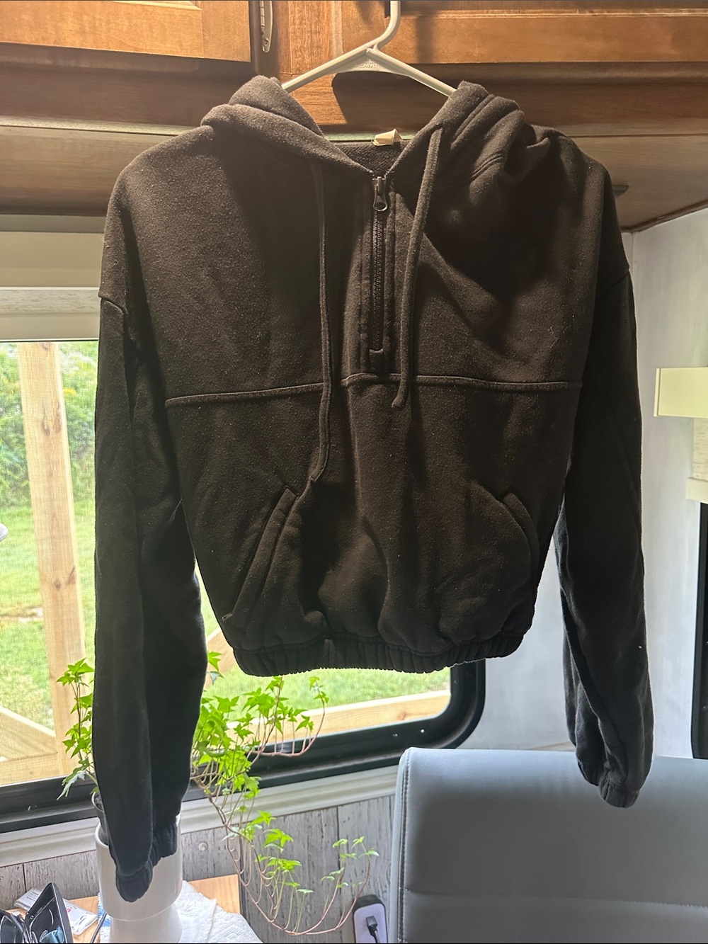 ALO - cropped sweatshirt- size small ( read below)